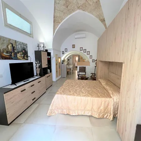 Monolocale Climatizzato Nel Centro Storico Con Volte A Stella E A Botte Apartmán Ugento